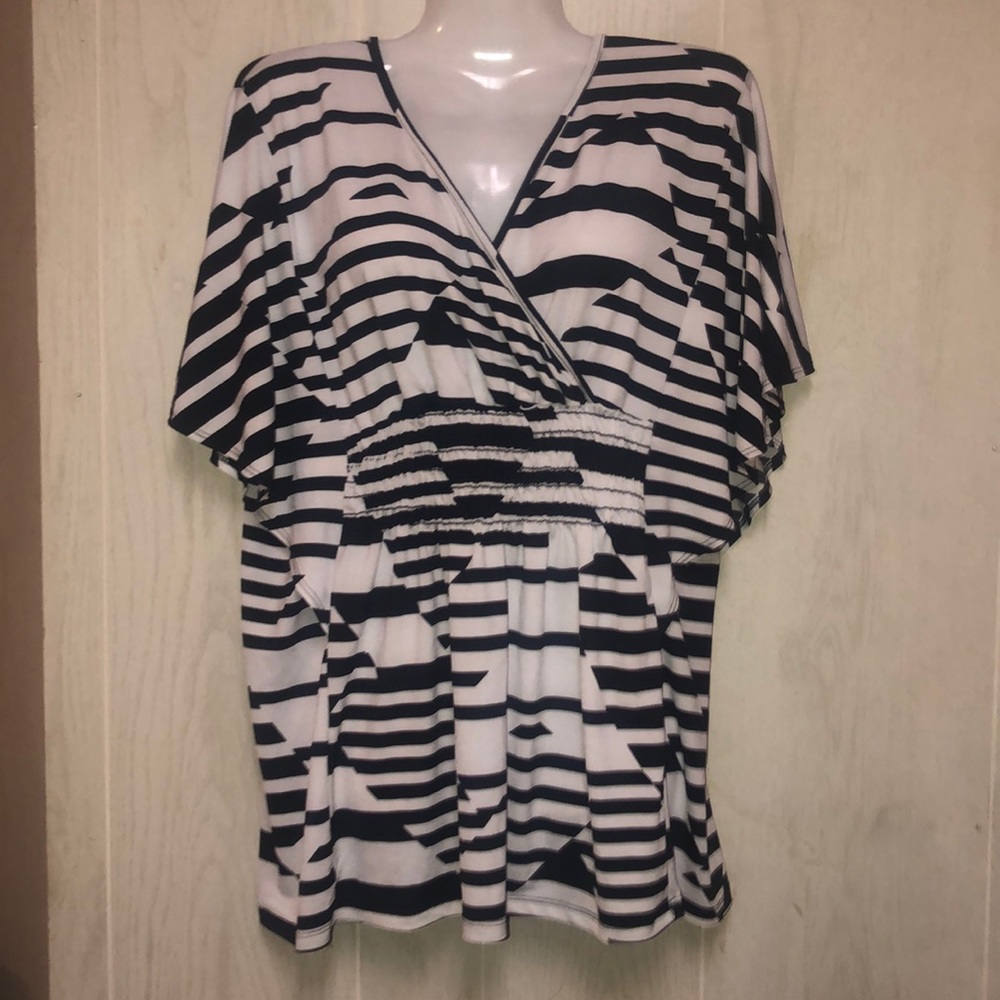 Evogues black and white blouse